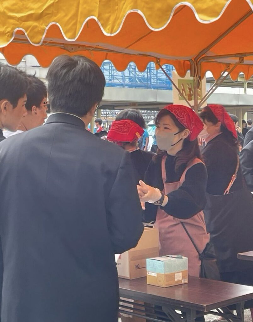 2024月11月8日（金）高校の文化祭にて、ガーデンレストランのお手伝い
